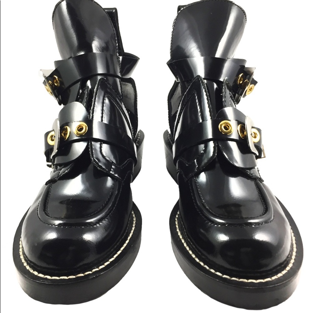 BALENCIAGA
Black Ceinture Leather ankle boots